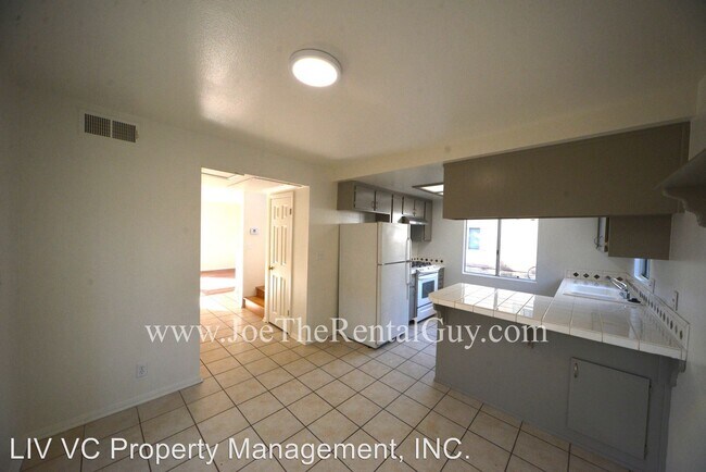 Building Photo - 406 Lion St