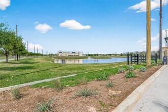 Building Photo - 10719 Mason Rd