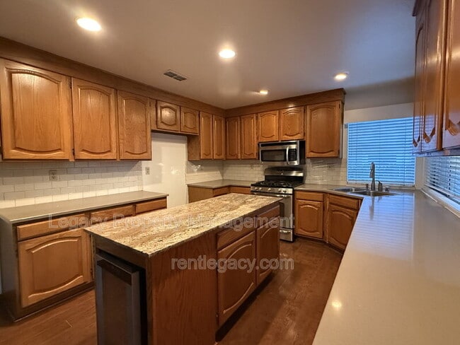 Building Photo - 5350 Laguna Park Dr