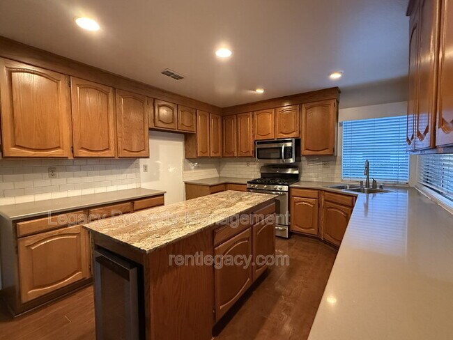 Foto del edificio - 5350 Laguna Park Dr
