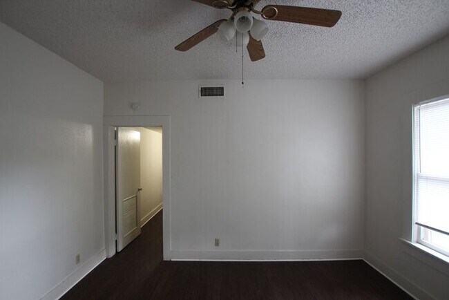 Foto del edificio - Schedule A Tour Today! 1 Bedroom 1 Bath Apartment in the Heart of Tyler!