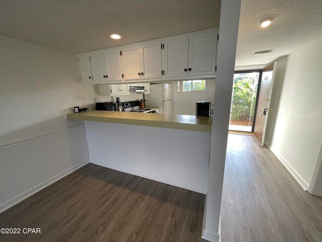 Building Photo - 112 Fairway Blvd