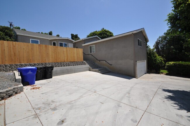 Foto del edificio - 6BD/3BA on College Ave!