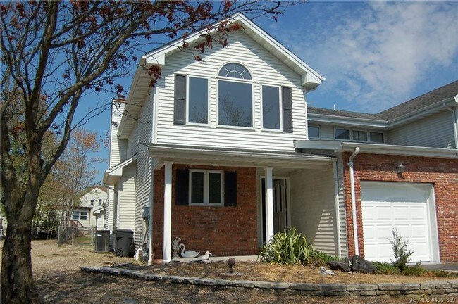 Building Photo - 14A Emerald Dr