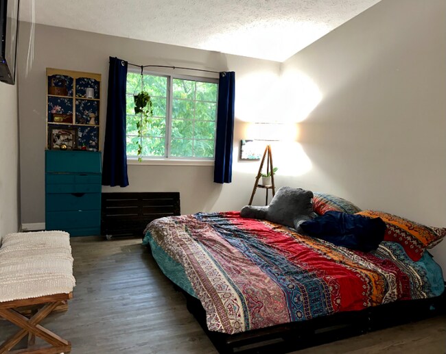 Foto del edificio - 1111 Island Woods Dr