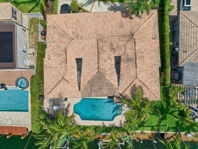 Foto del edificio - 2810 NE 48th Ct