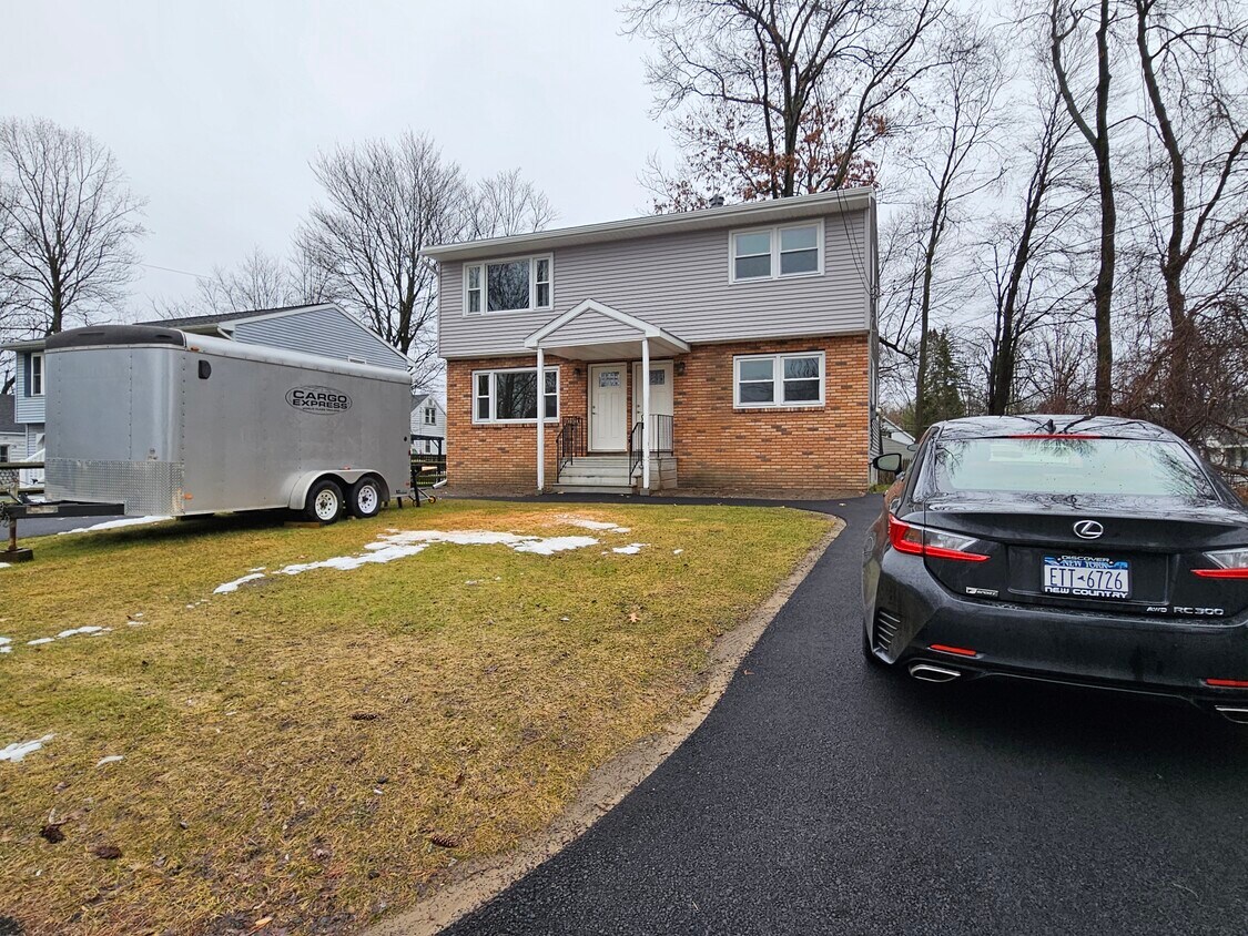 39 Maryland Ave Unit Downstairs Apartment, Albany, NY 12205