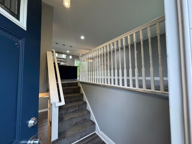 Building Photo - 541 W 67th Ln