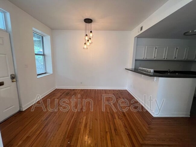 Building Photo - 348 N Newstead Ave