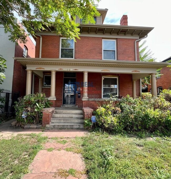 Building Photo - 2068 Clarkson St