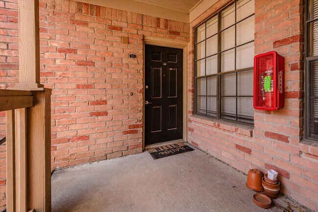 Foto del edificio - 2255 Braeswood Park Dr