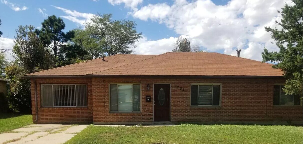 Primary Photo - 1281 Quentin St