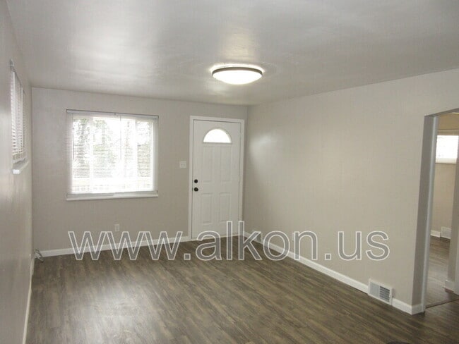 Foto del edificio - 346 Connor St