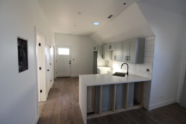 Foto del edificio - 3450 N Troy St