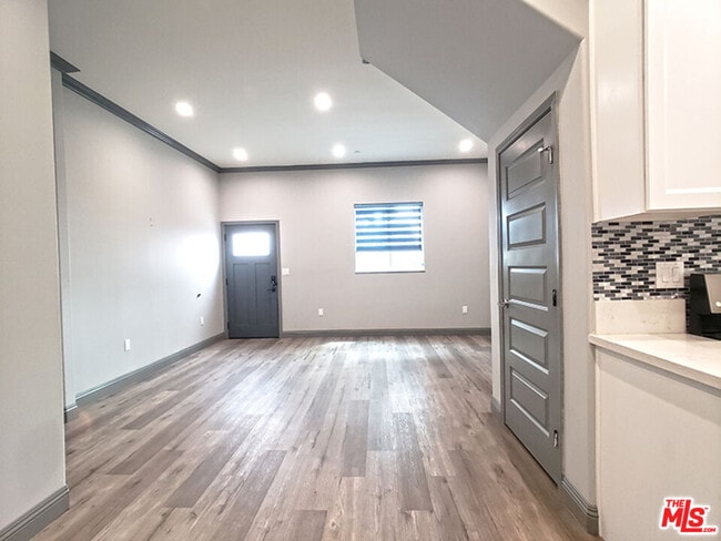 Building Photo - 413 N Harvard Blvd