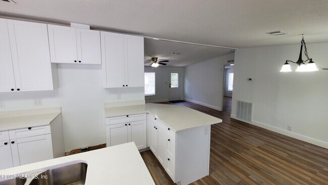 Foto del edificio - 1718 Wright Ave