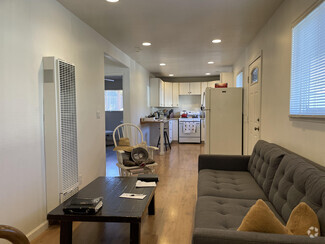 Building Photo - 815 W 134th St