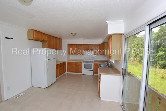 Building Photo - 42555 Braddock Rd