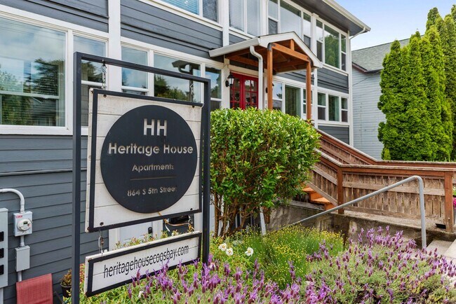 Building Photo - Coos Bay Apartments at Heritage House #3: Pet-Friendly Comfort