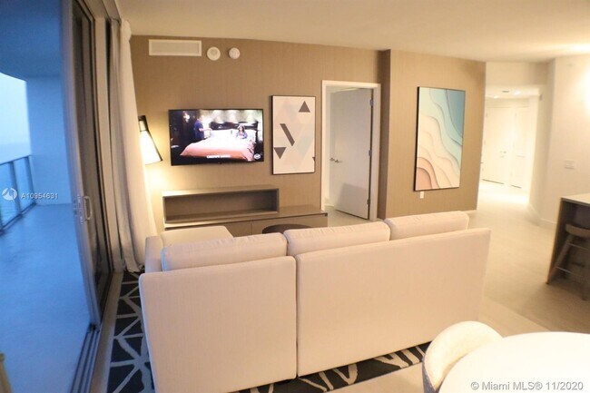 Building Photo - 4010 S Ocean Dr