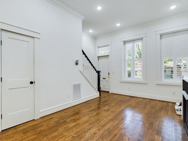 Foto del edificio - 2515 E Franklin St