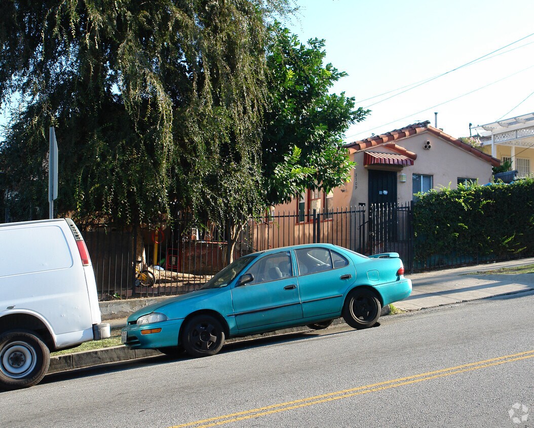 Foto del edificio - 3109-3111 Bellevue Ave