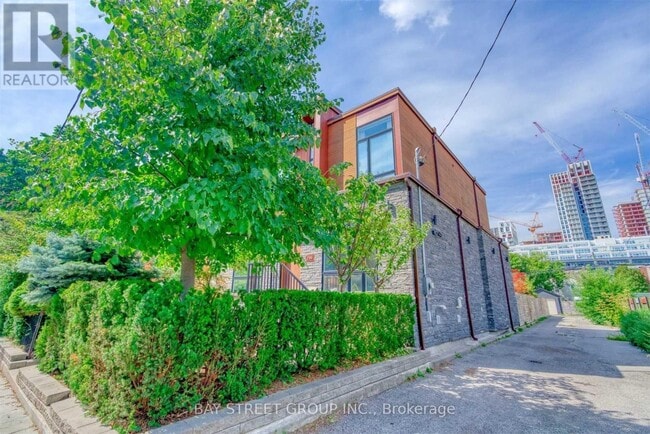 Building Photo - 296 Borden St