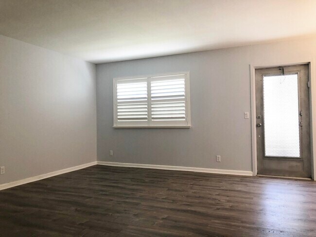 Building Photo - 5 Valencia A