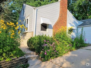 Building Photo - 3341 Quincy Ave