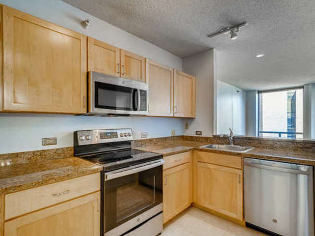Foto del edificio - 222 N Columbus Dr
