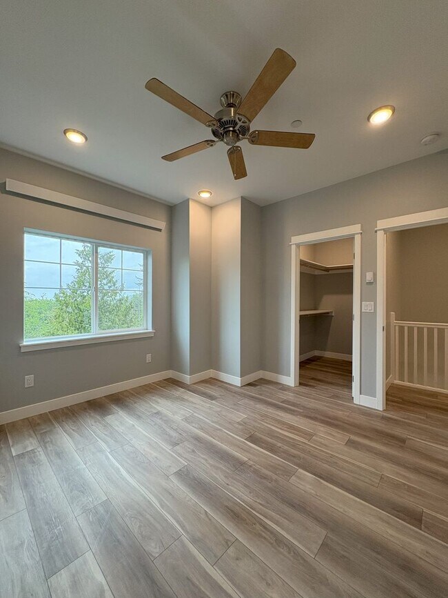 Foto del edificio - New Townhome with 3 Masters