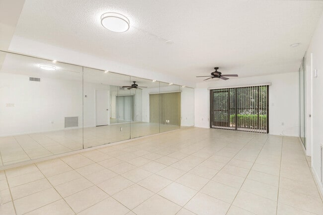 Building Photo - 3525 S Ocean Blvd