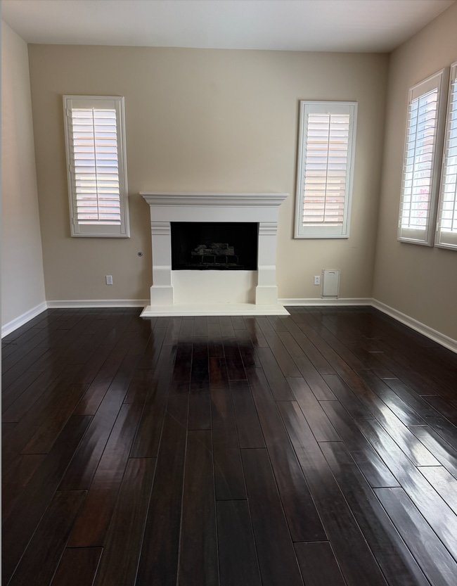 Building Photo - Gorgeous Home Overlooking Lake and Mountain Views!!