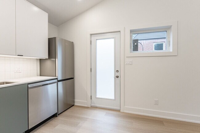 Building Photo - 51 East 42 St