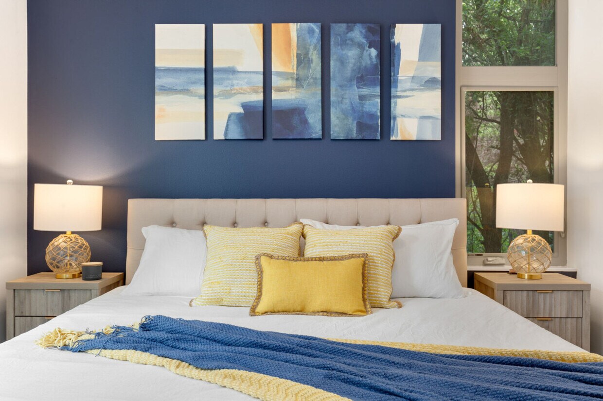 Foto principal - 913 10th Ave E