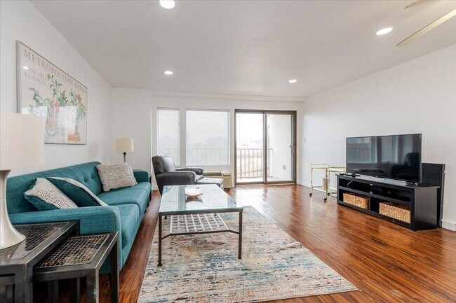 Foto del edificio - 235 W Park Ave