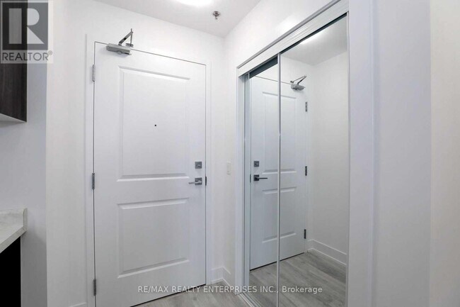 Photo du bâtiment - 2486 Old Bronte Rd