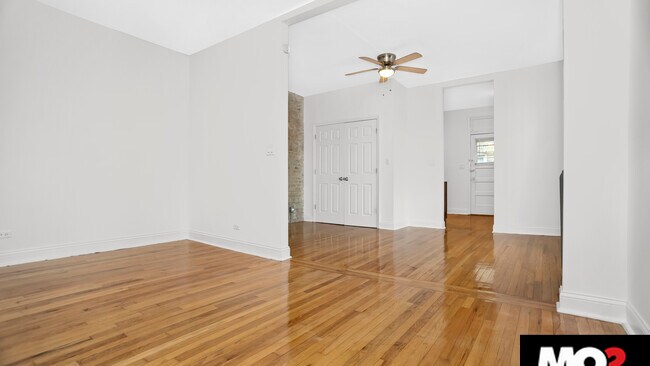 Foto del edificio - 2146 W Berteau Ave