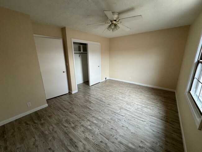 Building Photo - 5015 Hampton Ct