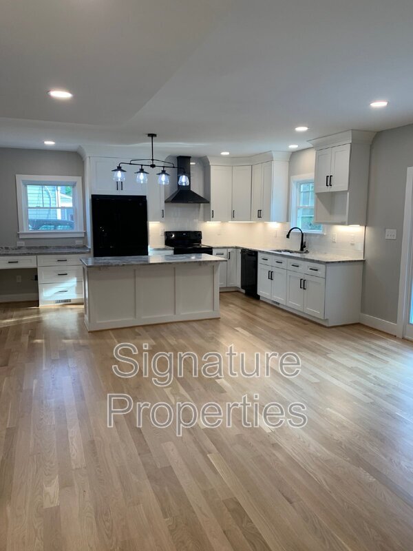 Foto del edificio - 6112 Ellis Ave