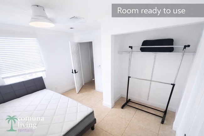 Building Photo - 1345 NE 5th Terrace