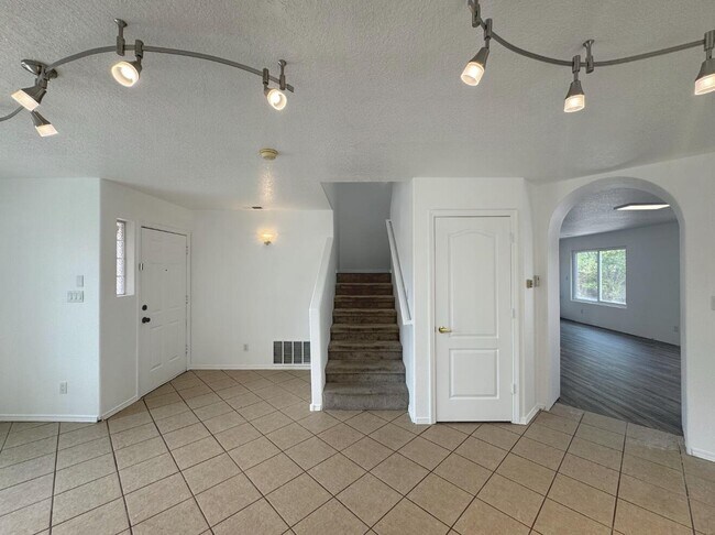 Foto del edificio - 7701 Banyon Ave NW