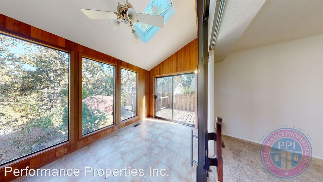 Primary Photo - 3 br, 2.5 bath House - 5375 Broadway Street