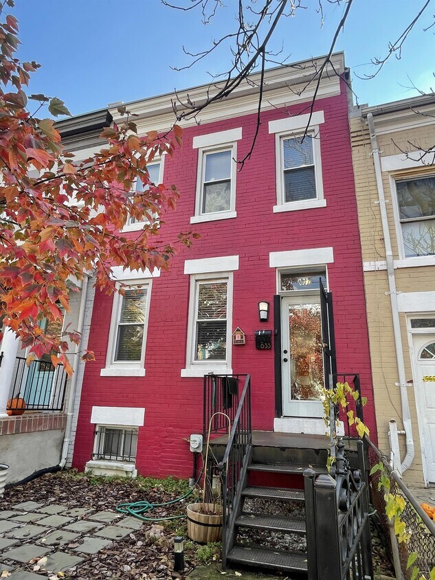 Foto principal - 635 Morton Pl NE