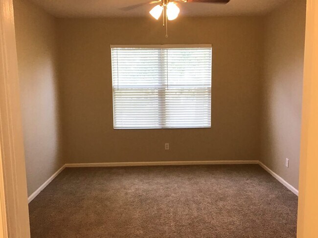 Foto del edificio - 3766 Mount Carmel Ln