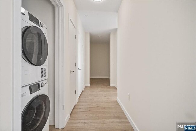 Building Photo - 69 Main St