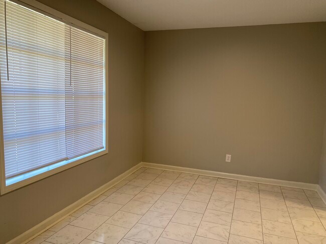 Building Photo - 31 Leewood Cv
