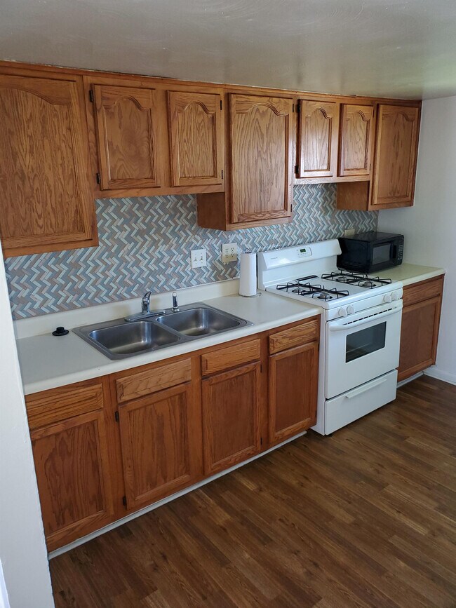 Building Photo - 759 E Gray St