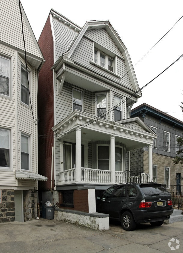 Primary Photo - 64 Van Reipen Ave