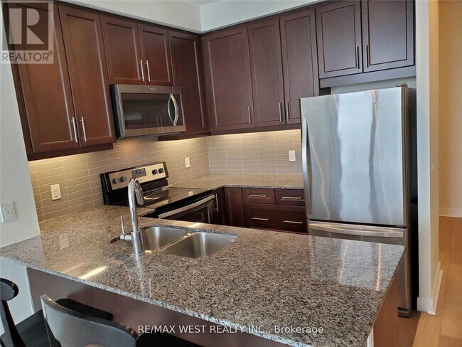 Building Photo - 3975-3975 Grand Park Dr